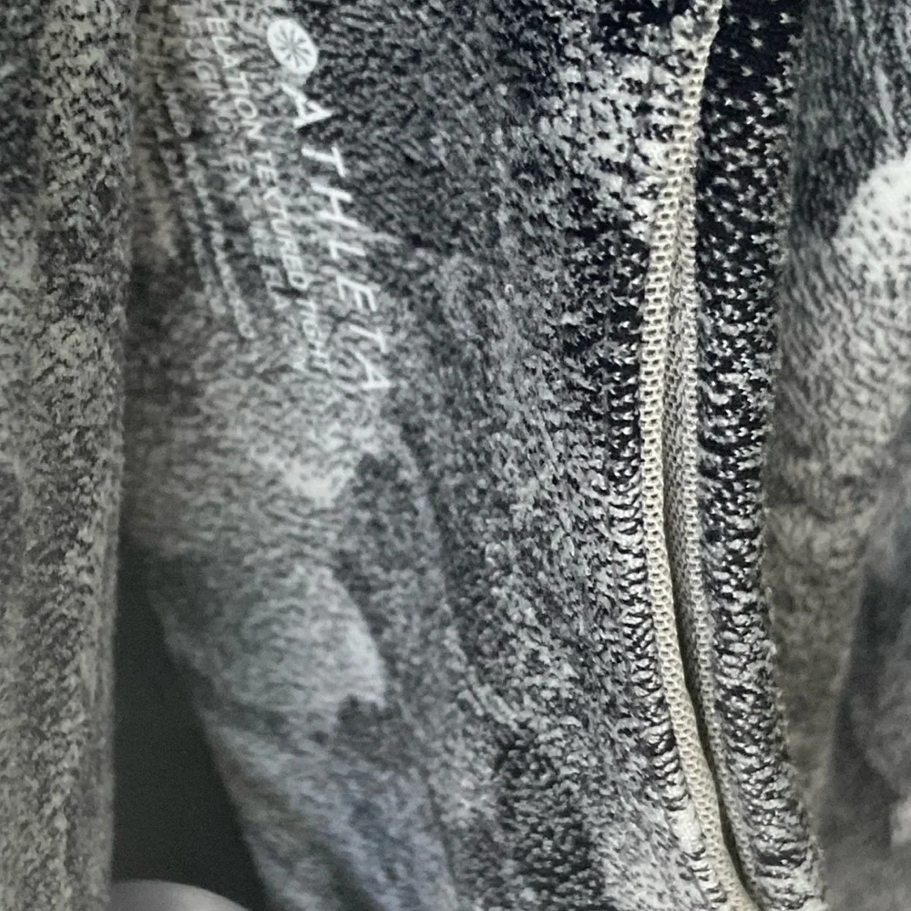 Athleta Elation Textured Tight Charcoal Floral Leggings Size L - Picture 12 of 12